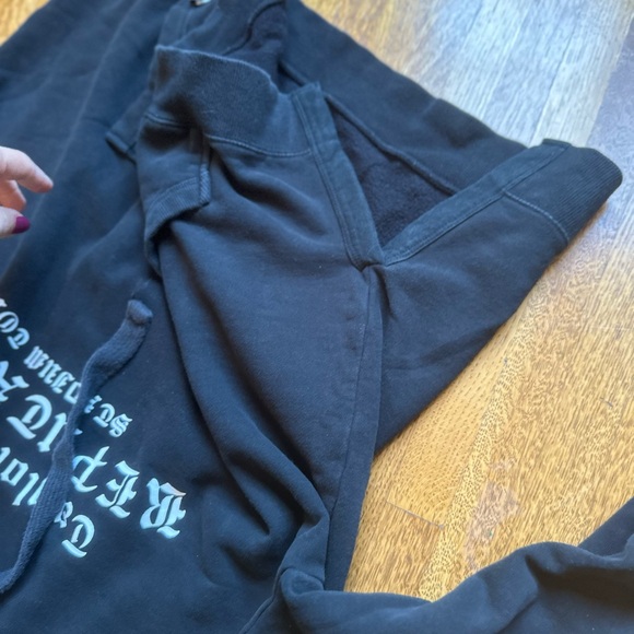 Taylor Swift Reputation Tour Official Hoodie with Zipper Detail - Picture 5 of 7